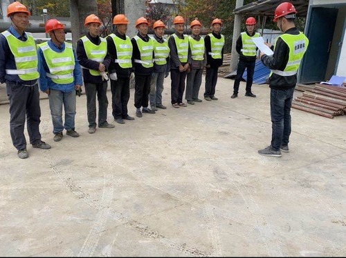 路橋分公司胡家河礦井及選煤廠(chǎng)室外排洪渠停車(chē)位工程順利開(kāi)工