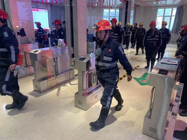 陜煤建設韓城分公司安裝三項目部持之以恒打贏排水系統(tǒng)安裝“持久戰(zhàn)”