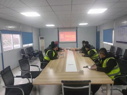 陜煤建設(shè)銅煤公司第二項(xiàng)目部宣貫學(xué)習(xí)《新安全生產(chǎn)法》筑牢安全生產(chǎn)防線(xiàn)