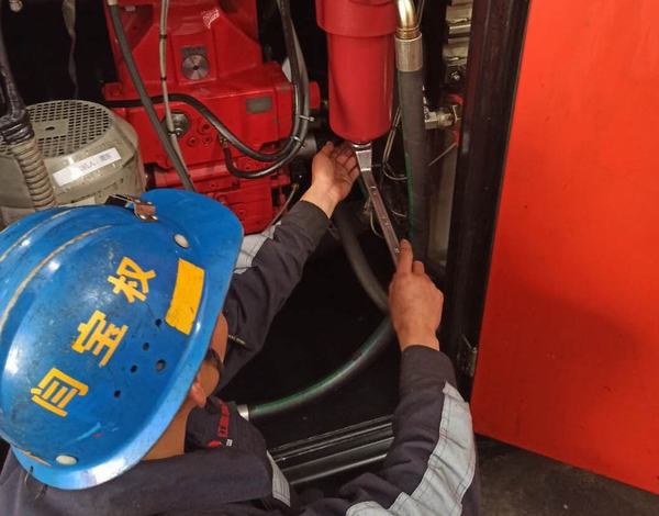 陜煤建設(shè)洗選煤運(yùn)營(yíng)公司紅柳林洗煤廠項(xiàng)目部: 年節(jié)生產(chǎn)穩(wěn)運(yùn)轉(zhuǎn) 養(yǎng)護(hù)設(shè)備出新招