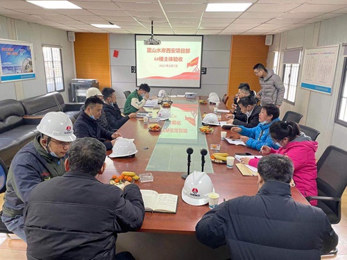 陜煤建設(shè)公司藍(lán)山水岸項(xiàng)目 6#樓及3#、4#、5#獨(dú)立商業(yè)樓順利通過主體驗(yàn)收