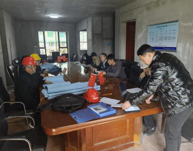 綠宇公司:藍(lán)山水岸項(xiàng)目部積極進(jìn)行項(xiàng)目圖紙答疑 石材樣品確定工作