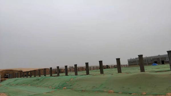 陜煤建設(shè)榆林公司開展裸露土地集中整治 讓沙土地披上新“綠衣”