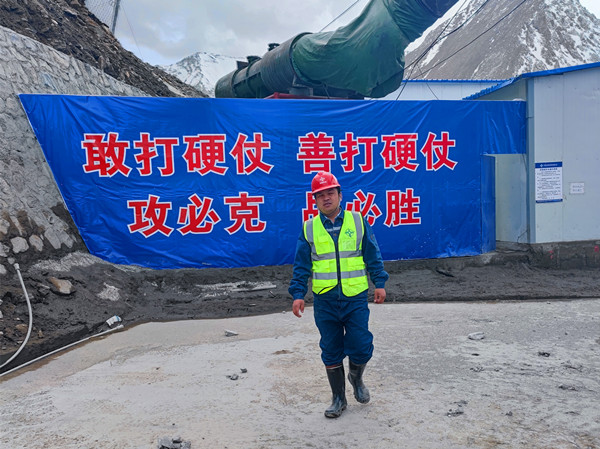 天山深處顯身手 身先士卒開新局