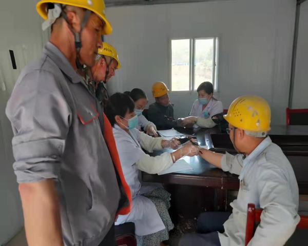 陜煤建設(shè)澄合分公司第三項目部關(guān)愛農(nóng)民工健康共筑和諧項目部