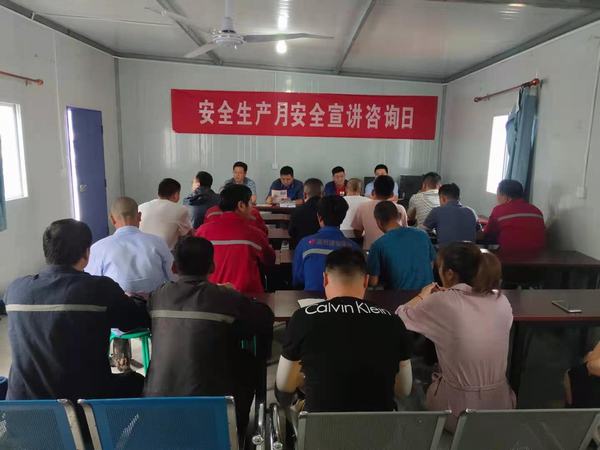 陜煤建設(shè)礦建二公司開展“安全生產(chǎn)咨詢?nèi)铡被顒?></div>
                                <div   id=