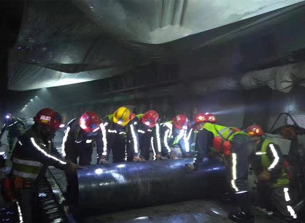 陜煤建設(shè)機電安裝公司承建的小保當(dāng)二號煤礦南翼大巷膠帶機延伸安裝完成