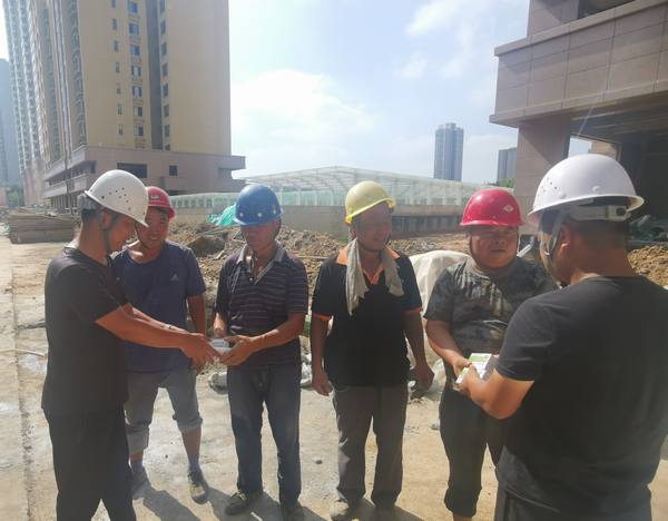 陜煤建設渭南分公司第一項目部“防暑降溫”與“安全生產(chǎn)”并肩同行
