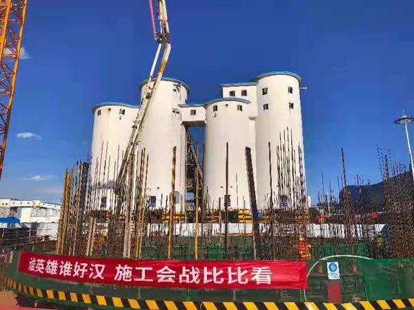 陜煤建設(shè)銅煤公司第二十一項(xiàng)目部施工的新增汽車裝車倉(cāng)滑模施工正式拉開序幕