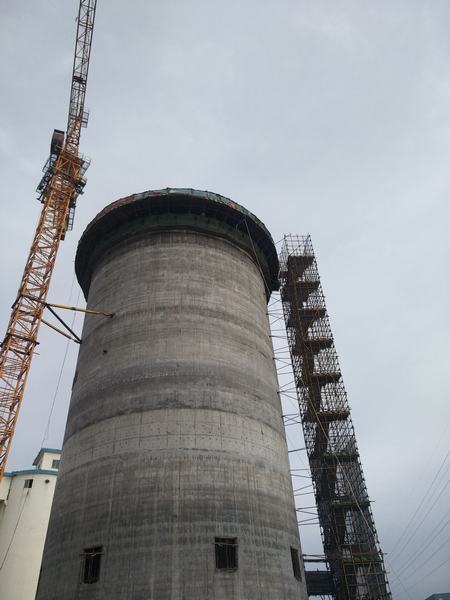 陜煤建設(shè)銅煤公司第二十一項目部新增汽車裝車倉滑模施工順利完成