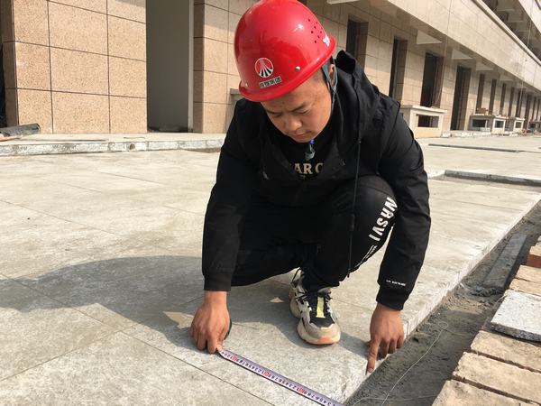 奉獻(xiàn)不言苦，追求無止境