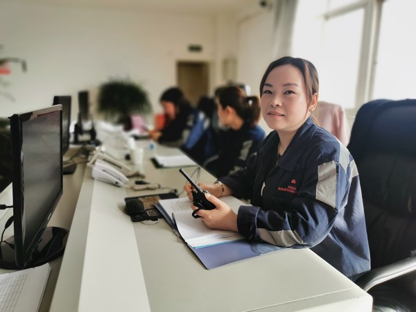 “鏗鏘玫瑰”綻“煤海”