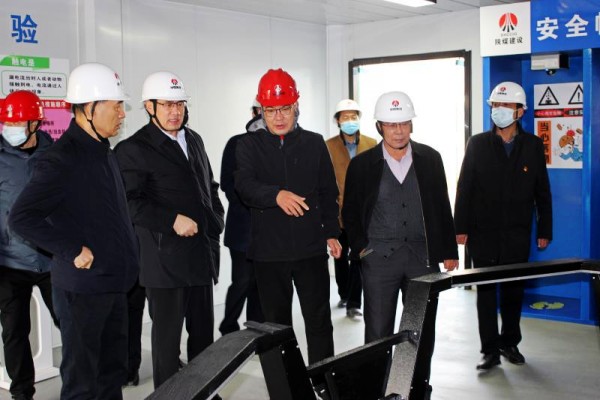 集團領(lǐng)導(dǎo)侯本英、司正林一行深入北斗星基項目檢查指導(dǎo)工作