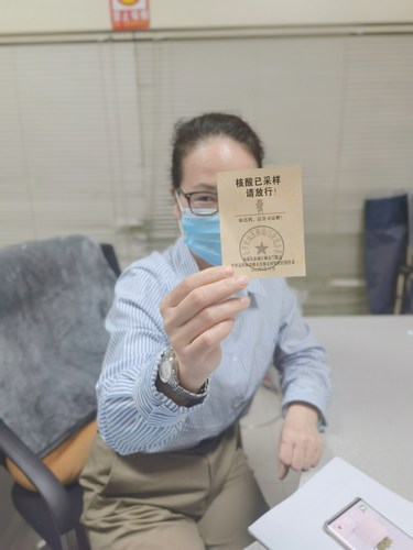 人手一“證”,陜煤建設(shè)路橋分公司職工花式曬出核酸檢測出門證