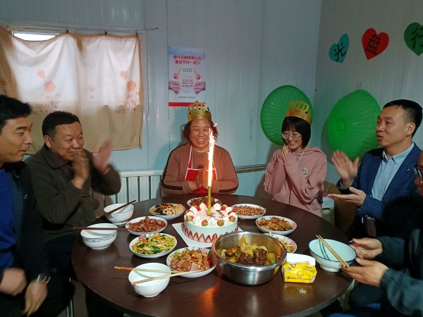 陜煤建設澄合分公司第十二項目部為職工過生日情暖人心