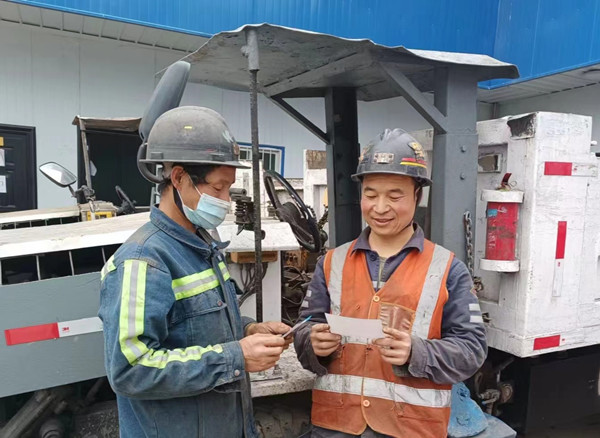 陜煤建設(shè)機電安裝公司建莊項目部：崗位“雙紅線” 告知卡接地氣