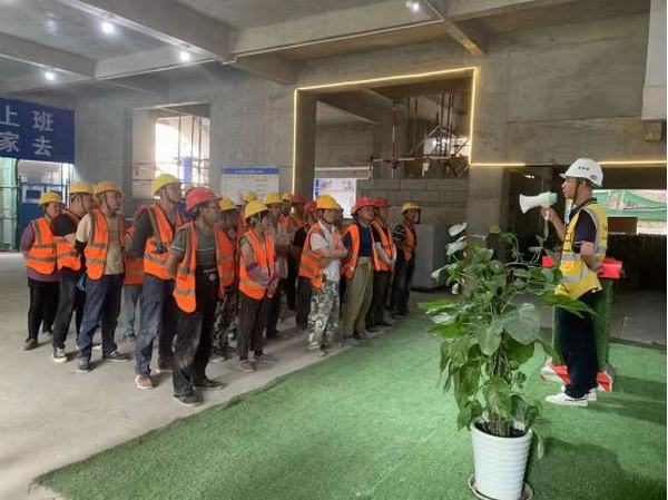 陜煤建設(shè)銅煤公司:第十五項目部開展新《安全生產(chǎn)法》宣傳活動