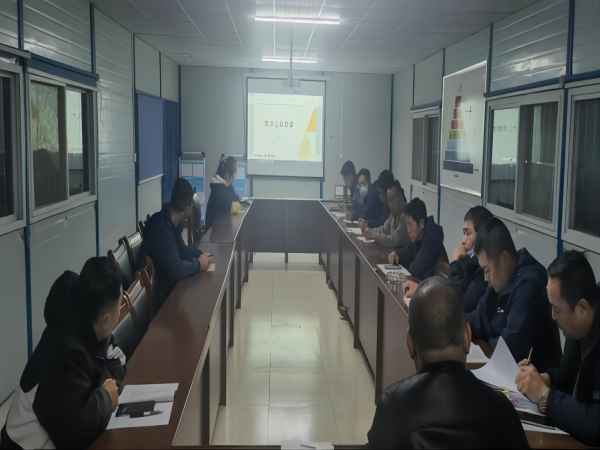 陜煤建設(shè)韓城分公司以最實(shí)“安全服務(wù)”、最暖“溫馨提醒” 密織安全風(fēng)險(xiǎn)防范網(wǎng)