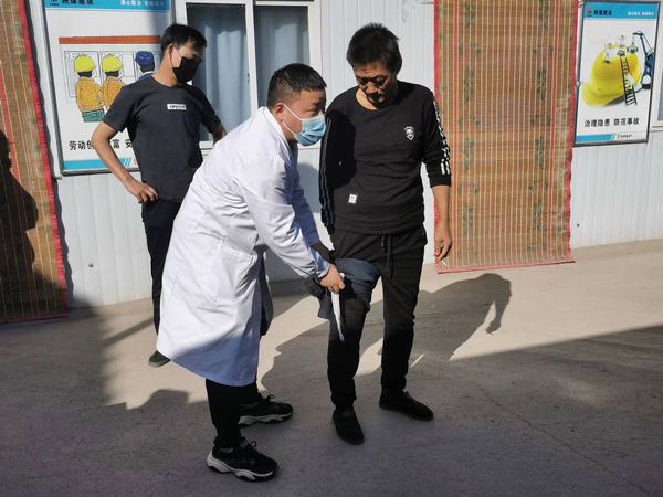 陜煤建設(shè)礦建二公司王峰項(xiàng)目部:專(zhuān)業(yè)醫(yī)護(hù)講解 守護(hù)生命安全