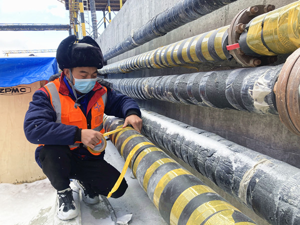 陜煤建設(shè)礦建三公司天山項(xiàng)目部:設(shè)備開啟“溫暖過冬” 模式