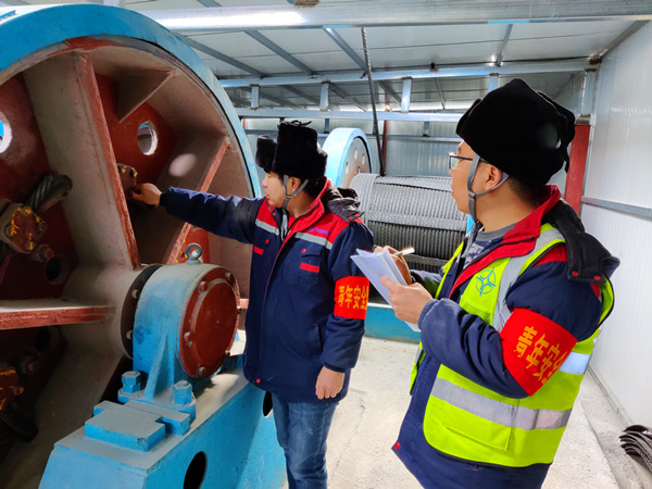 陜煤建設礦建三公司：隨手拍，看青安崗員另類“show”安全