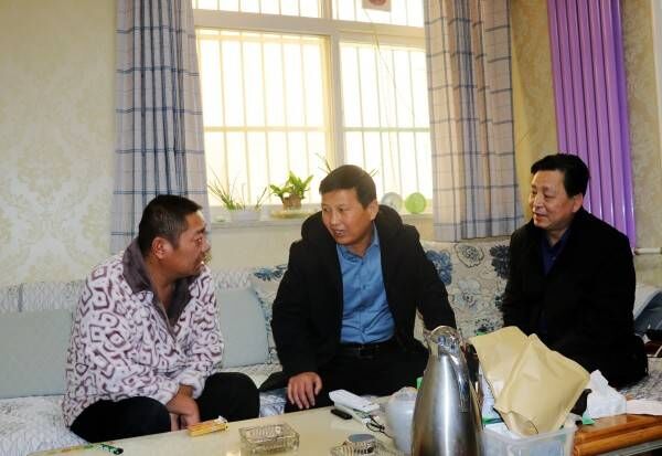 陜煤建設(shè)各單位節(jié)前走訪慰問(wèn)困難職工