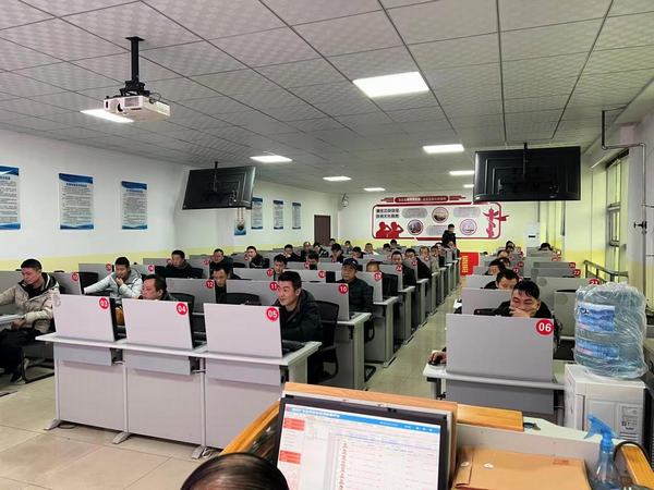 陜煤建設礦建二公司建莊項目部采用“智能化”崗前安全培訓