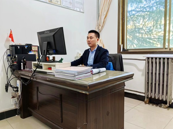 甘為人梯托青云 向陽桃李易為春