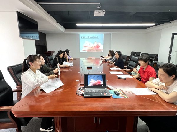 陜煤建設(shè)大秦置業(yè)公司:開(kāi)展“玫瑰書(shū)香 悅讀閱美”活動(dòng) 讓職工盡享讀書(shū)之樂(lè)