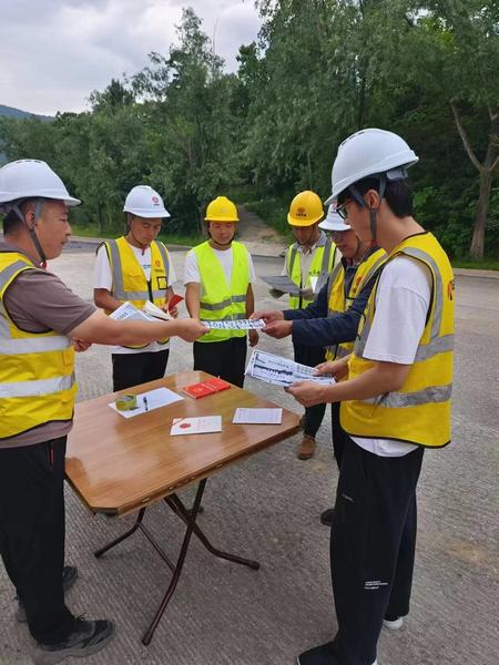 陜煤建設(shè)新城公司： 開(kāi)展“安全宣傳咨詢(xún)?nèi)铡被顒?dòng)