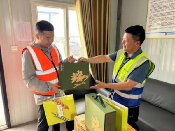 陜煤建設(shè)咸陽分公司第二項(xiàng)目部:暖心“粽”禮 致敬一線員工