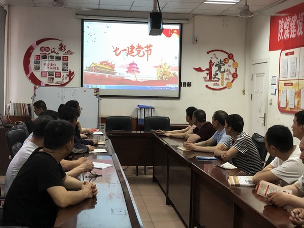 陜煤建設(shè)洗選煤運(yùn)營(yíng)公司檸條塔運(yùn)營(yíng)項(xiàng)目部開(kāi)展“永遠(yuǎn)跟黨走”剪紙活動(dòng)