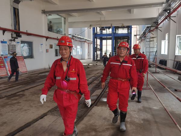 王明智、楊讓順深入陜煤建設礦建二公司王峰項目部檢查指導工作
