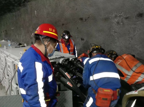 陜煤建設(shè)機(jī)電安裝公司:迎“峰”而上,“暑”你最美