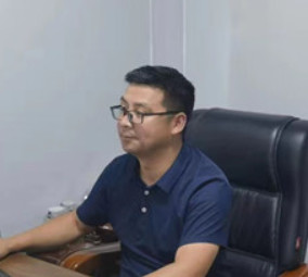 用擔(dān)當(dāng)譜寫(xiě)奮斗之歌