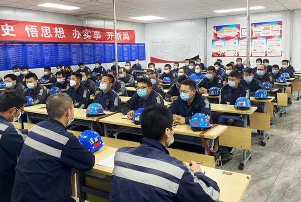 陜煤建設(shè)洗選煤運營公司紅柳林洗煤廠項目部: 迎戰(zhàn)“三伏天” 我們有“涼策”