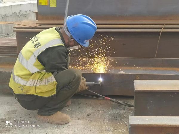 烈日“烤”驗(yàn)  “署”你最美