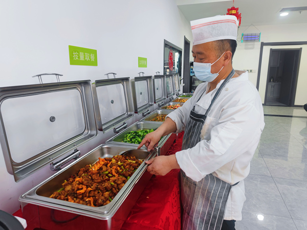 陜煤建設(shè)礦建三公司：走進(jìn)職工食堂，品嘗專“暑”美食