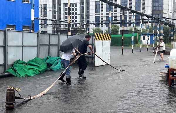 陜煤建設(shè)天工公司安裝一部 聞“汛”而動(dòng) 全力做好抗洪搶險(xiǎn)工作