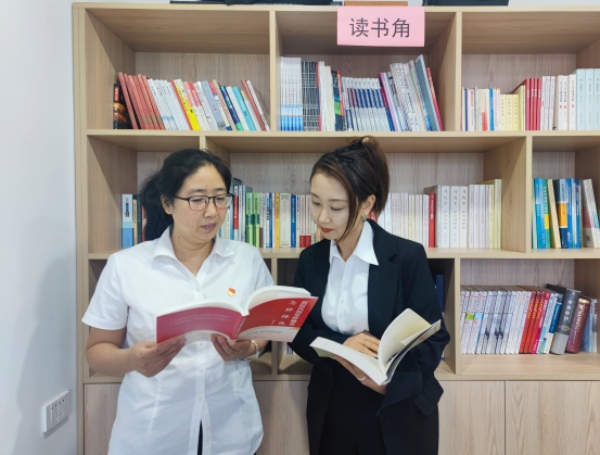 攜一縷書(shū)香?潤(rùn)秋日時(shí)光