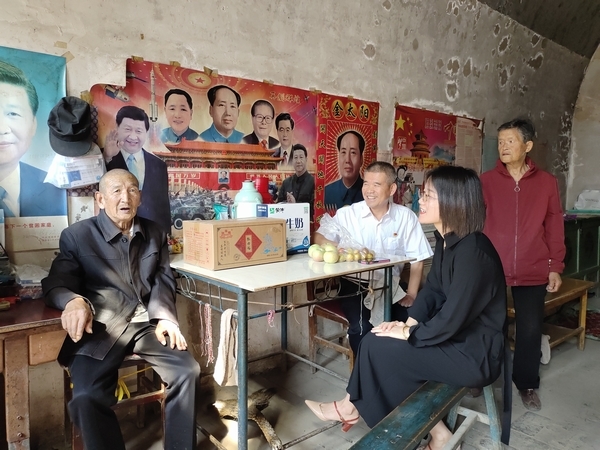 陜煤建設(shè)澄合分公司:初秋送溫暖 愛(ài)心慰孤老