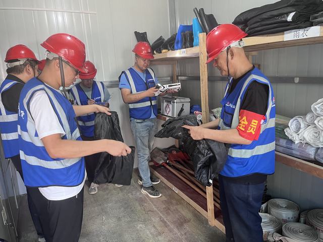 陜煤建設(shè)韓城分公司土建四項(xiàng)目部:未雨綢繆 打好雨季“三防”防御戰(zhàn)