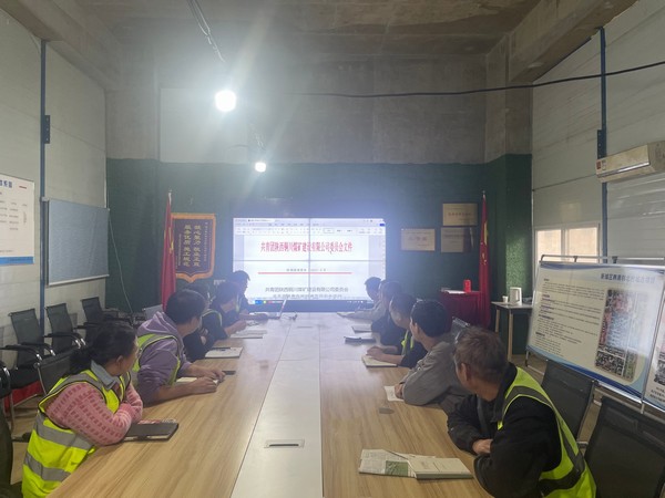 陜煤建設(shè)銅煤公司各基層項目部團(tuán)員：深化“青安崗”創(chuàng)建，筑牢“青”字號安全生產(chǎn)防線