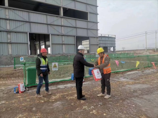 陜煤建設(shè)咸陽分公司第二項目部:元旦送溫暖 慰問進基層