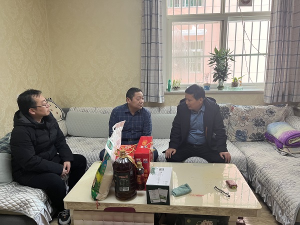 陜煤建設(shè)澄合分公司真情關(guān)懷暖人心 走訪慰問(wèn)困難職工