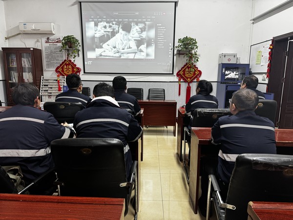 陜煤建設(shè)洗選煤運(yùn)營(yíng)公司澄合山陽(yáng)運(yùn)營(yíng)項(xiàng)目部：學(xué)習(xí)雷鋒精神，譜寫(xiě)時(shí)代之光