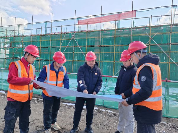 陜煤建設(shè)天工公司新疆第一項(xiàng)目部:夫妻舉案齊眉在一線 雙獲先進(jìn)比翼飛