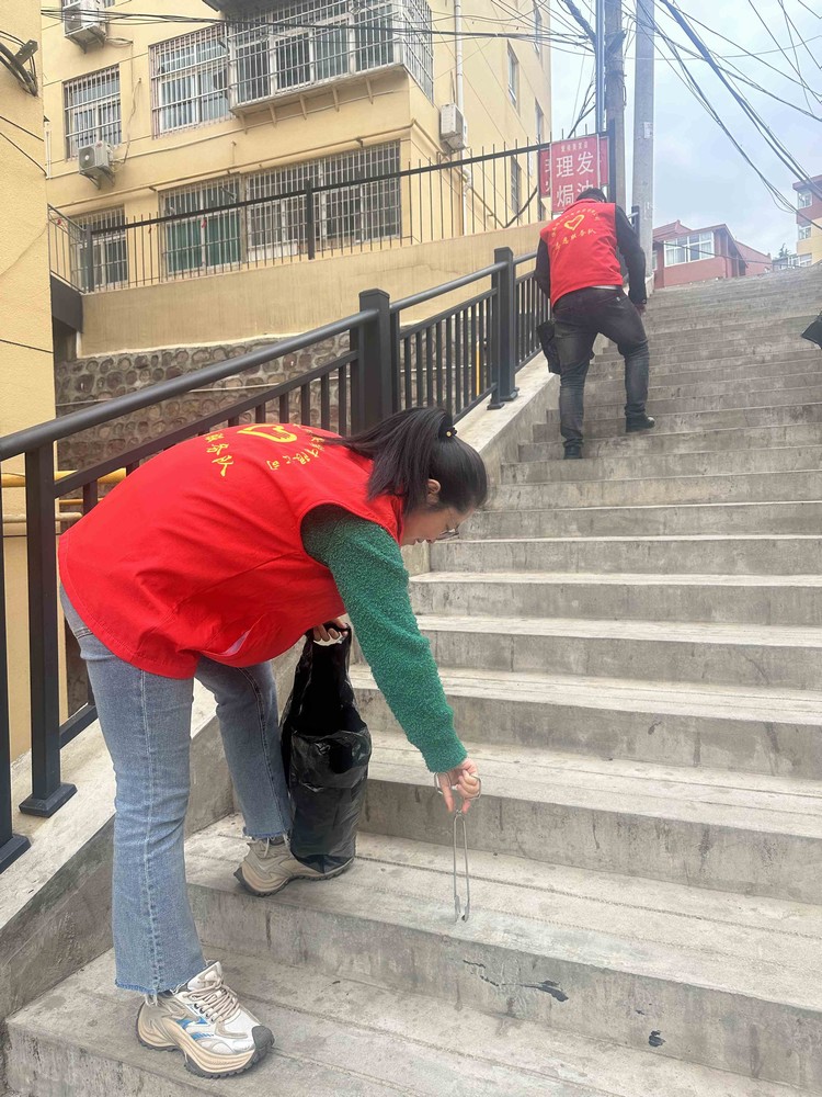 陜煤建設機電安裝公司:志愿服務迎“五一”,文明與愛齊傳遞