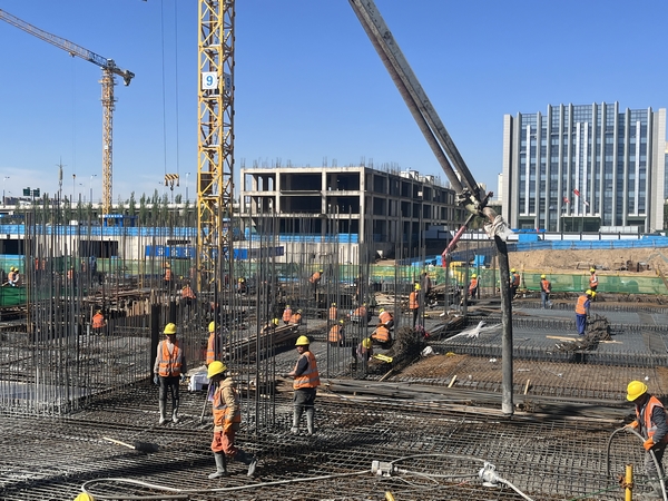 “五一勞動(dòng)節(jié)”銅煤人用奮斗書(shū)寫(xiě)畫(huà)卷