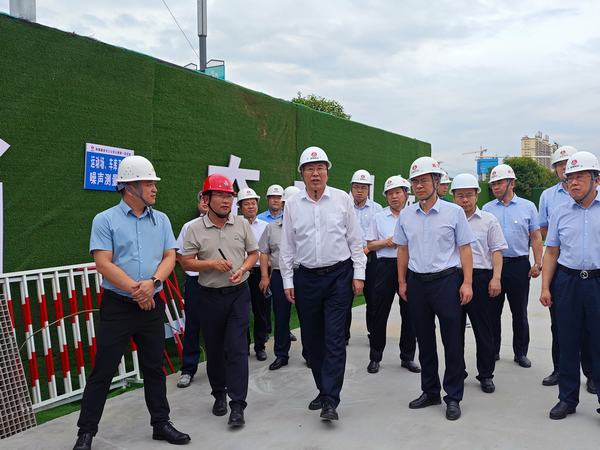 陜煤集團黨委副書記、思創(chuàng)高管院執(zhí)行院長張海泉一行蒞臨陜煤建設天工公司漢陰縣實驗中學二期項目指導調(diào)研